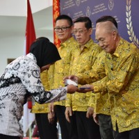 Penghargaan 5, 10, dan 15 Tahun Pengabdian Guru & Tenaga Kependidikan Sekolah Metta Maitreya